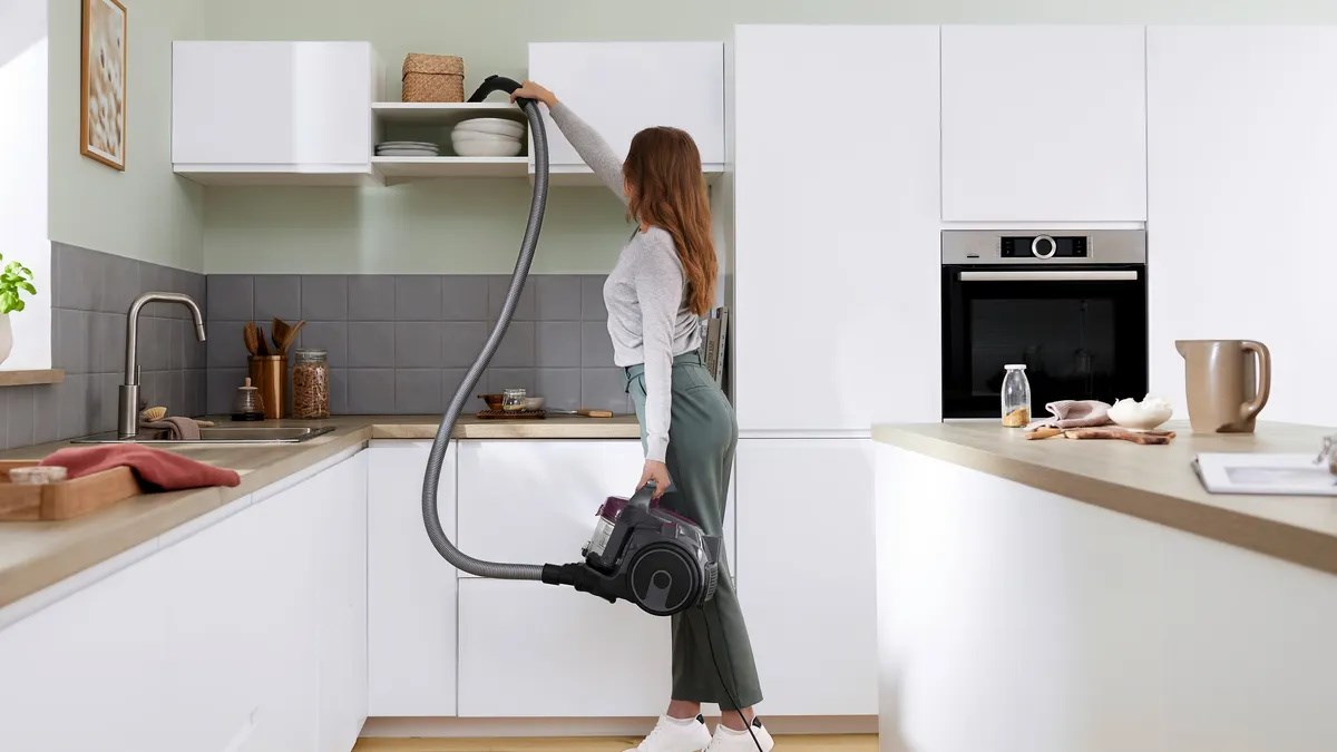 Bosch BGC05AAA1 vacuum 1.5 L Cylinder vacuum Dry 700 W Bagless