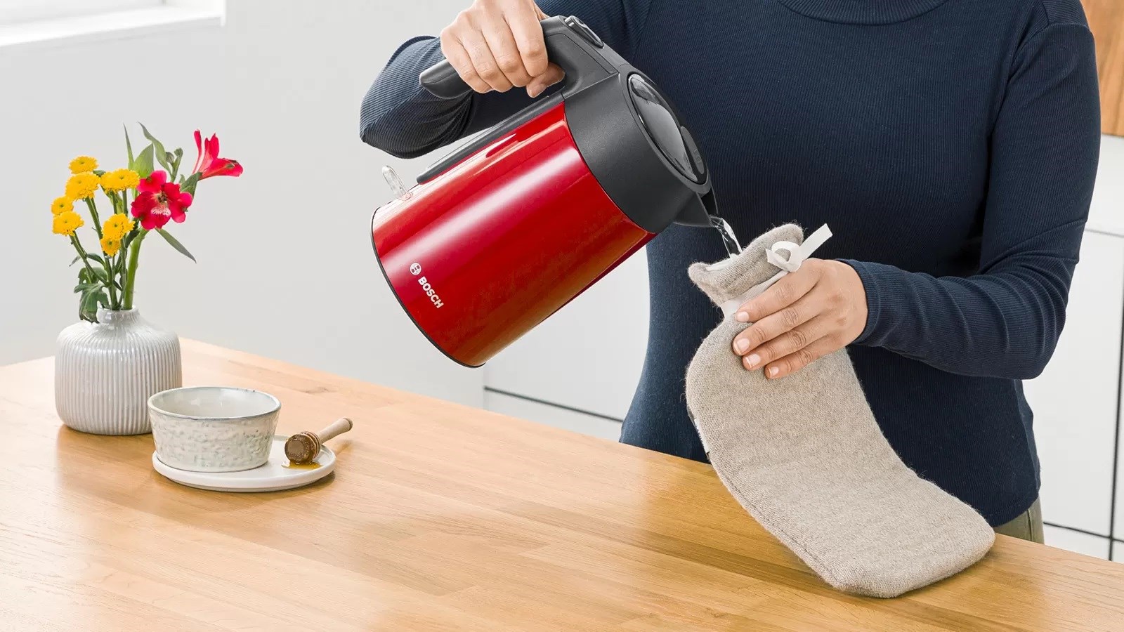 Electric kettle Bosch TWK 7L464  2400 W  1.7 l Red