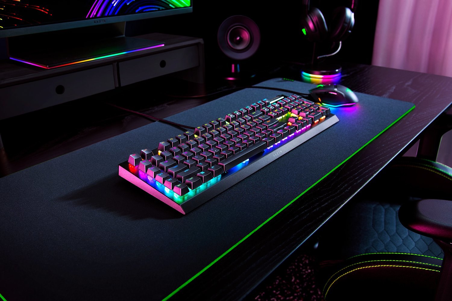 Razer BlackWidow V4 X. Keyboard form factor: Full size (100%), Interface: USB, Switch type: Mechanical switch. Backlight type: RGB-LED. Recommended use: Gaming. Product color: Black
