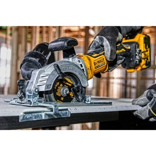 DeWALT DCS691N-XJ portable circular saw 11.5 cm Black  Yellow 4500 RPM 800 W