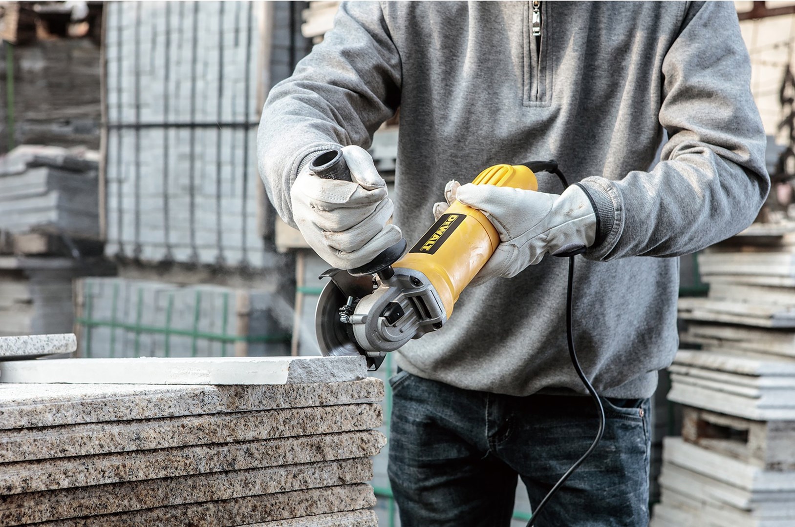 DEWALT DWE4117 angle grinder 125 mm 950W 1 99 kg Yellow