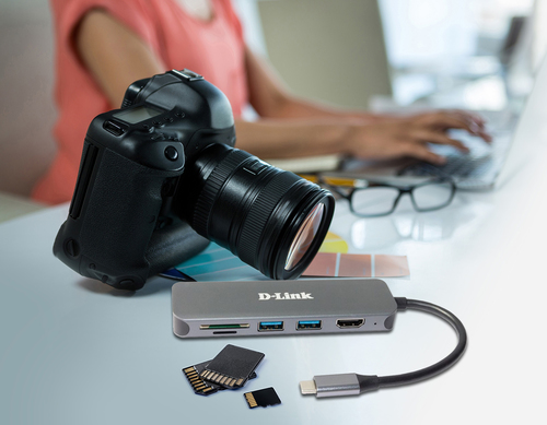 D-Link 6-in-1 USB-C Hub with HDMI/Card Reader/Power Delivery