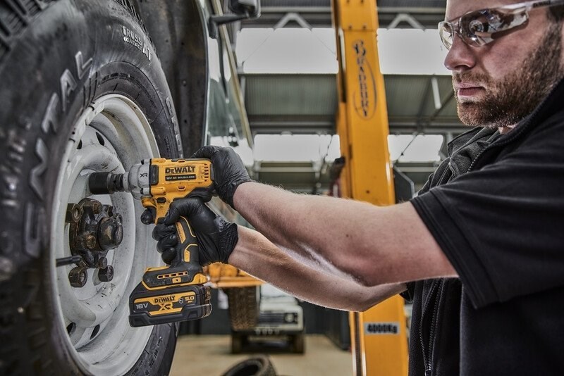 Impact wrench DEWALT DCF891P2T 18V 2x5Ah XR 812Nm Yellow  Black