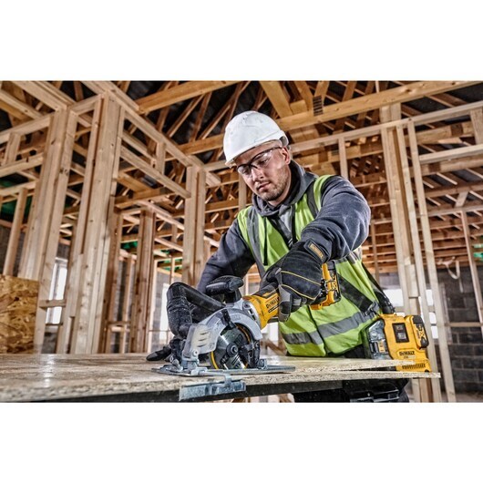 DeWALT DCS691N-XJ portable circular saw 11.5 cm Black  Yellow 4500 RPM 800 W