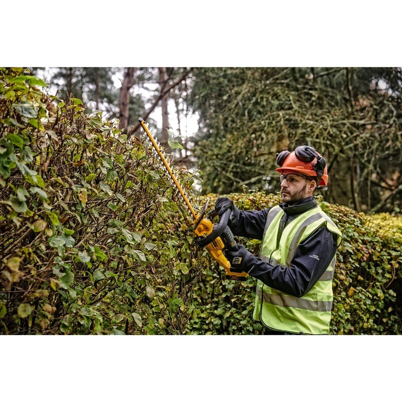 18V XR Brushless Hedge Trimmer 55cm  Carton