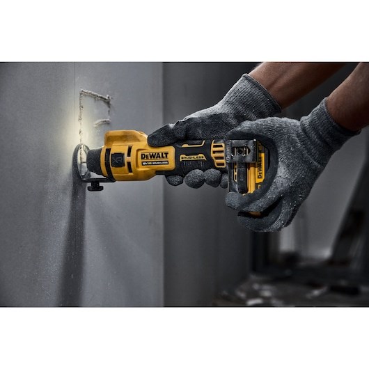 DEWALT.FREZARKA DO PŁYT G-K 18V DCE555N