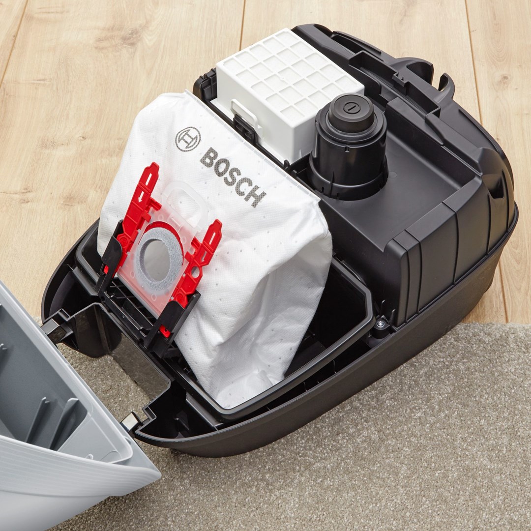 Bosch Serie 6 BGB6X330 vacuum 4 L Cylinder vacuum Dry 600 W Dust bag