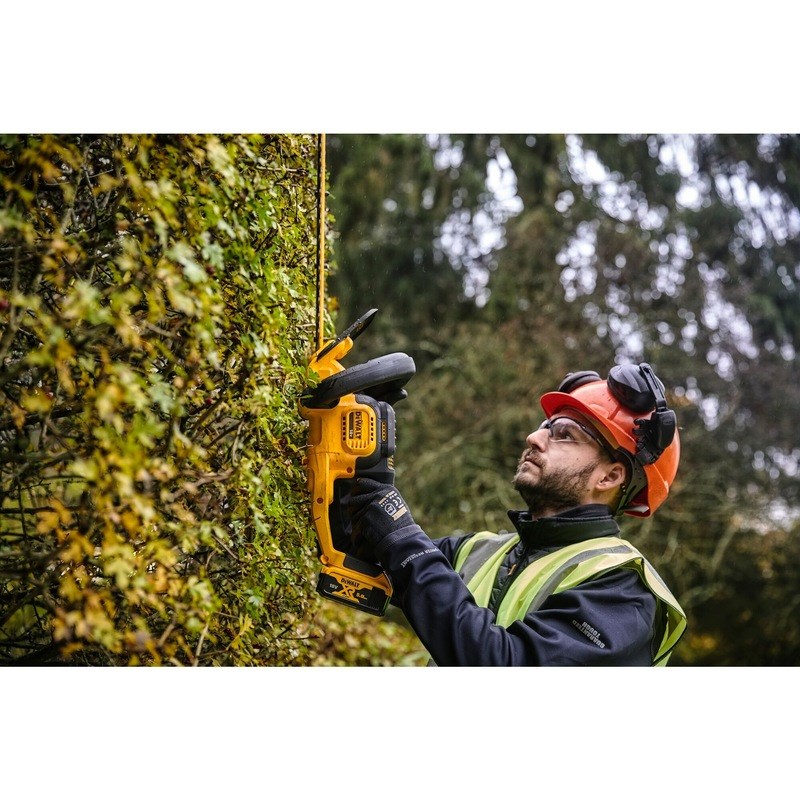 18V XR Brushless Hedge Trimmer 55cm  Carton