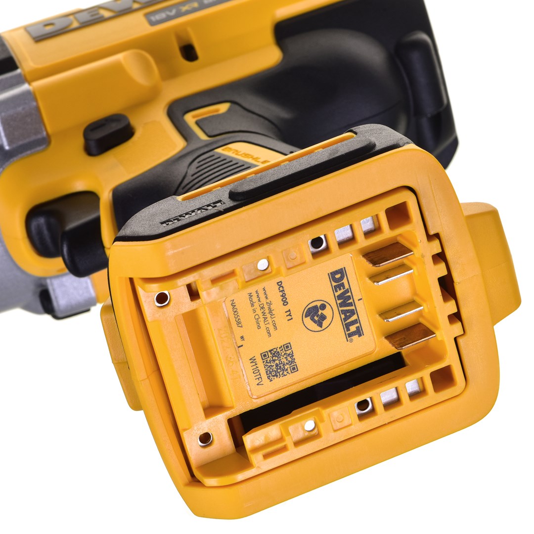 Impact wrench 1/2  18V 2x5.0Ah DCF900P2T-QW DEWALT
