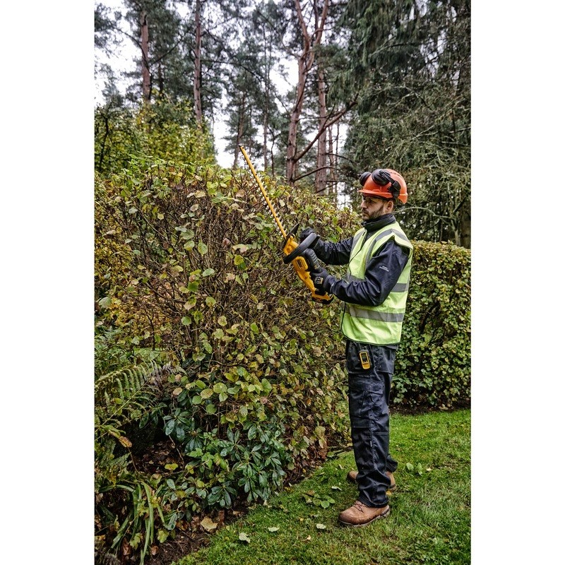 18V XR Brushless Hedge Trimmer 55cm  Carton