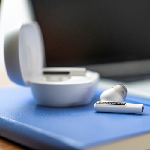 POLY Voyager Free 60 UC M White Sand Earbuds +BT700 USB-C Adapter +Basic Charge Case
