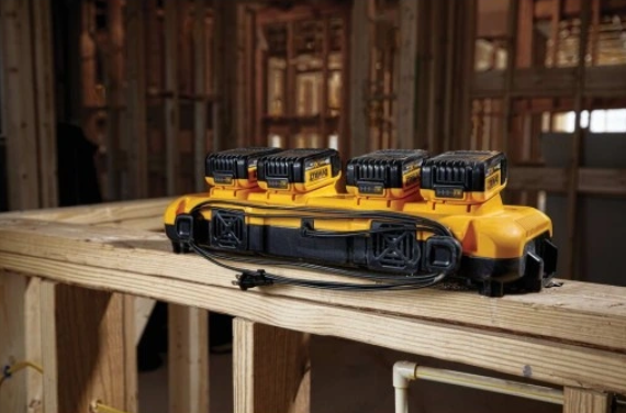 DEWALT CHARGER DCB104 4-PORTS XR 8A