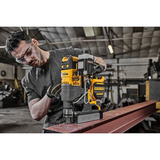 DeWALT DCD1623N-XJ drill Yellow