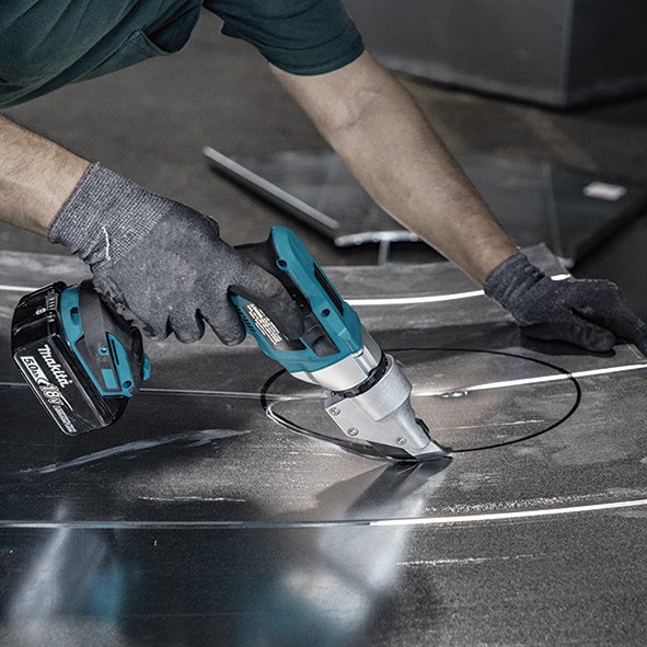 MAKITA 18V Sheet Metal Shears Model DJS131Z