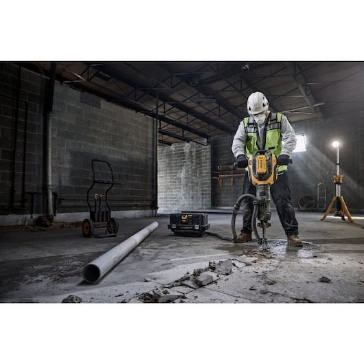 DeWALT DCH966Z2-QW demolition hammer