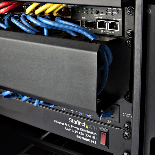 StarTech.com 2U Horizontal Finger Duct Rack Cable Management Panel with Cover