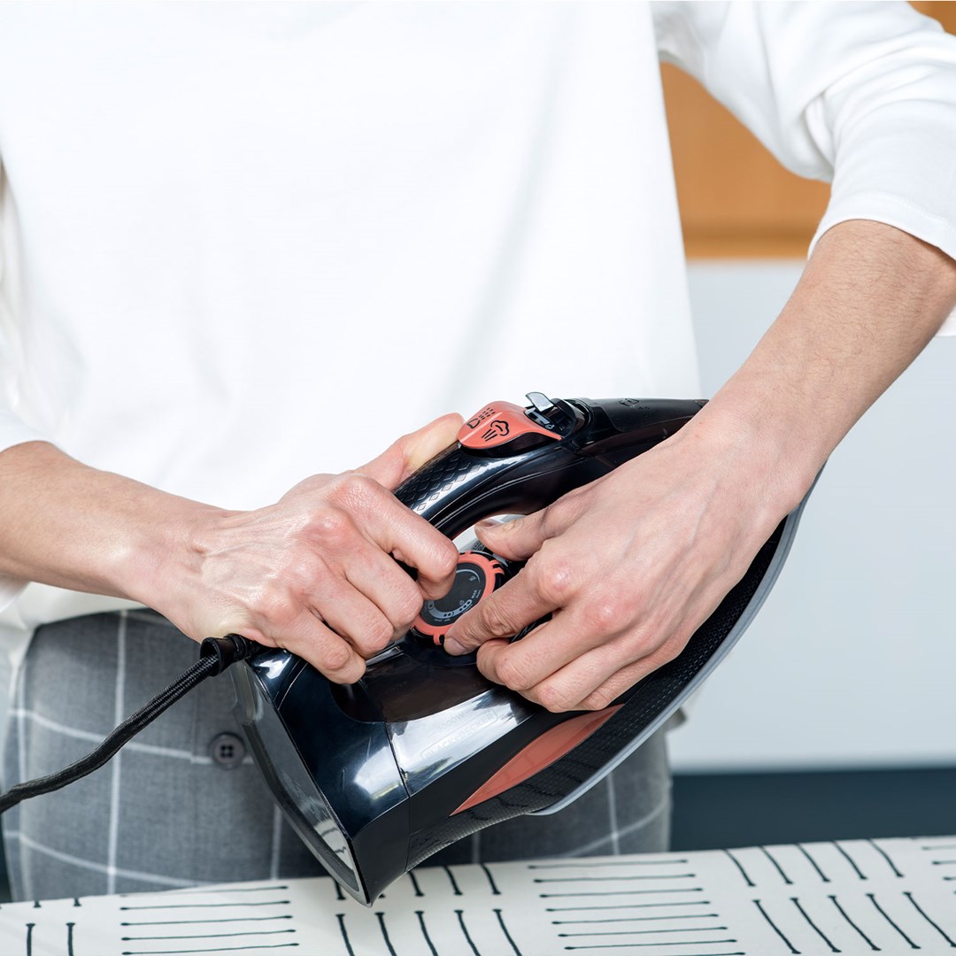 Steam iron Black+Decker BXIR3000E (3000W; black)