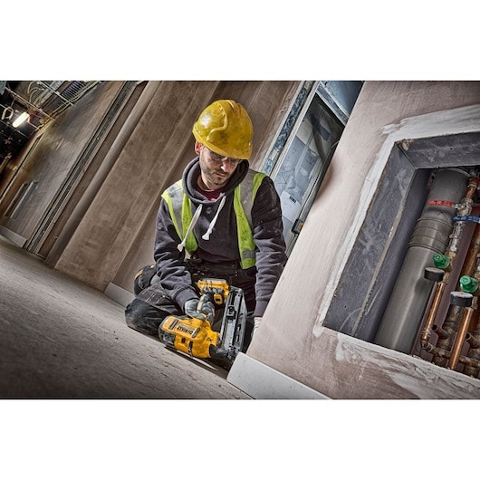 DeWALT DCN660D2-QW nailer/staple guns