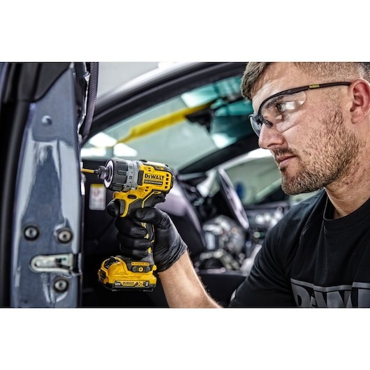DEWALT. WKRĘTARKA 12V 1/4  DCF601D2 8Nm 2x2 0Ah