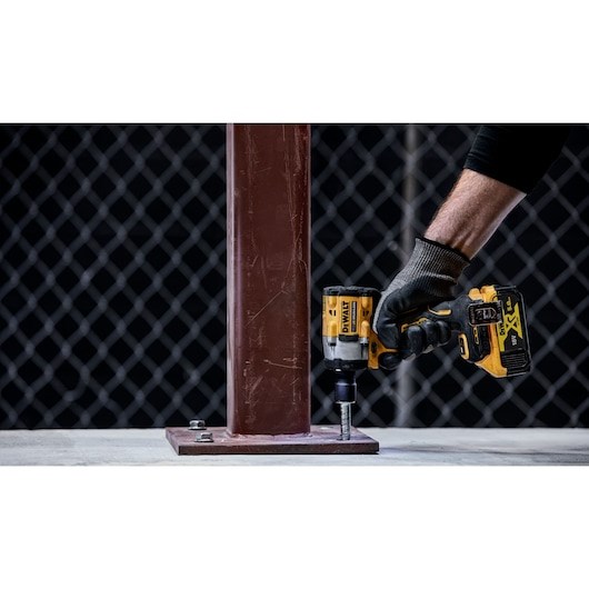 DeWALT DCF922P2T-QW power wrench 2500 RPM 610 N·m