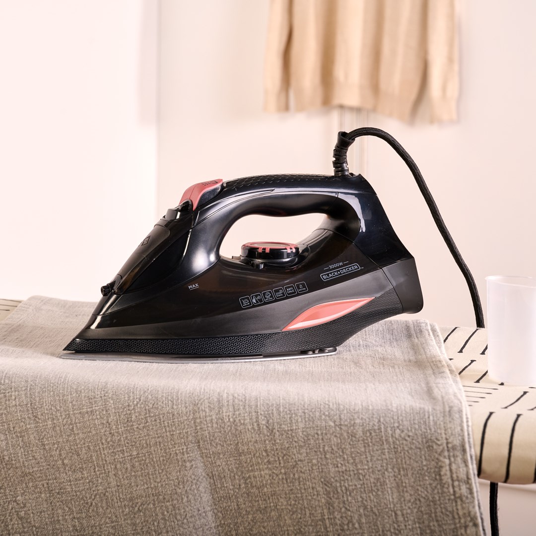Steam iron Black+Decker BXIR3000E (3000W; black)