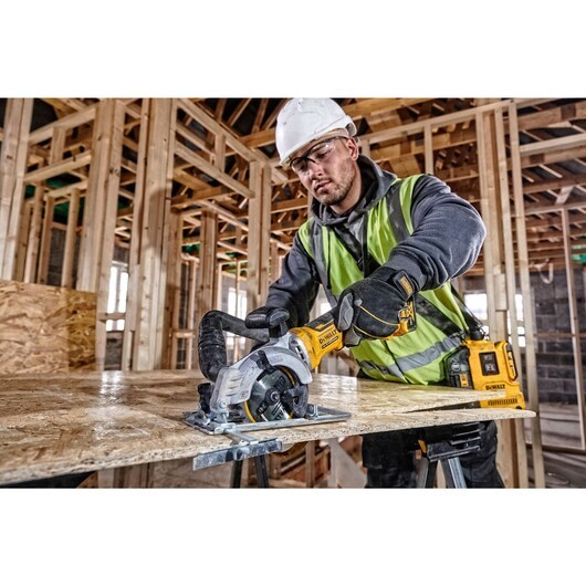 DeWALT DCS691N-XJ portable circular saw 11.5 cm Black  Yellow 4500 RPM 800 W