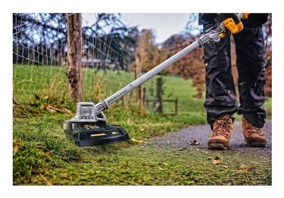 DeWALT DCMST561N-XJ brush cutter/string trimmer 35 cm Battery Black  Yellow