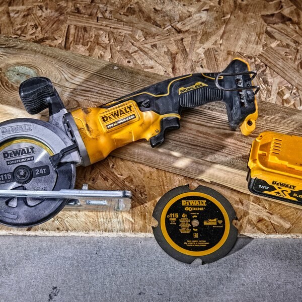 DEWALT DCS571P2 portable circular saw 115 mm 2x XR 18V 5Ah T-STAK II Black  Yellow