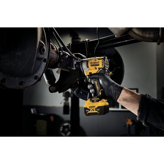 DeWALT DCF901P2-QW power wrench 1/2  340 N·m Black  Yellow 12 V