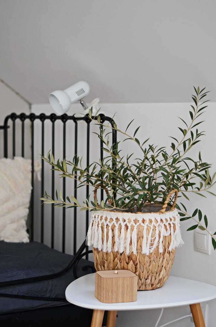 Activejet Clip-on desk lamp  white  metal  E27 thread