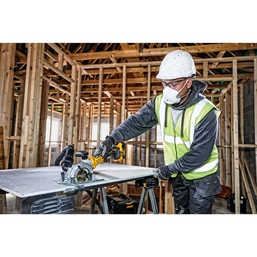 DeWALT DCS691N-XJ portable circular saw 11.5 cm Black  Yellow 4500 RPM 800 W