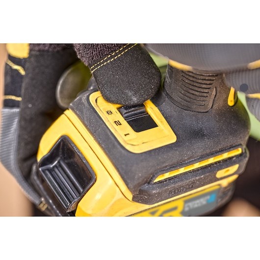 DeWALT DCF870E2T-QW power wrench 1/4  3000 RPM 56 N·m Black  Yellow 500 W 18 V