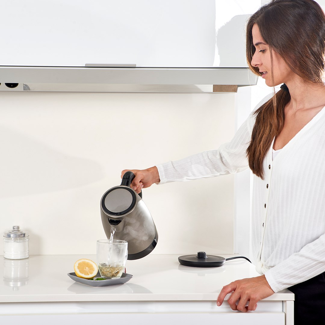 Black+Decker electric kettle BXKE2201E