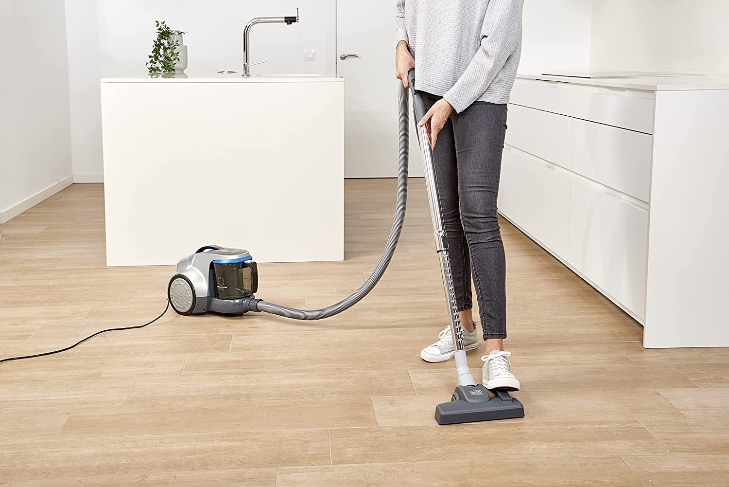 Bagless vacuum cleaner Black+Decker BXVML700E (700W)