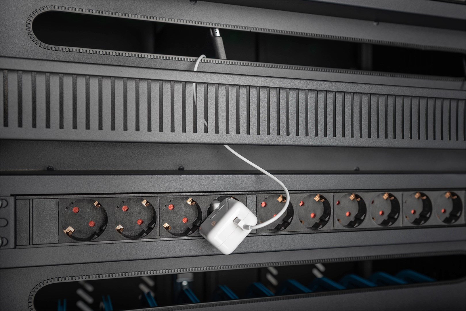 Digitus Charging Trolley for 30 Notebooks / Tablets up to 15.6 inch, USB- C