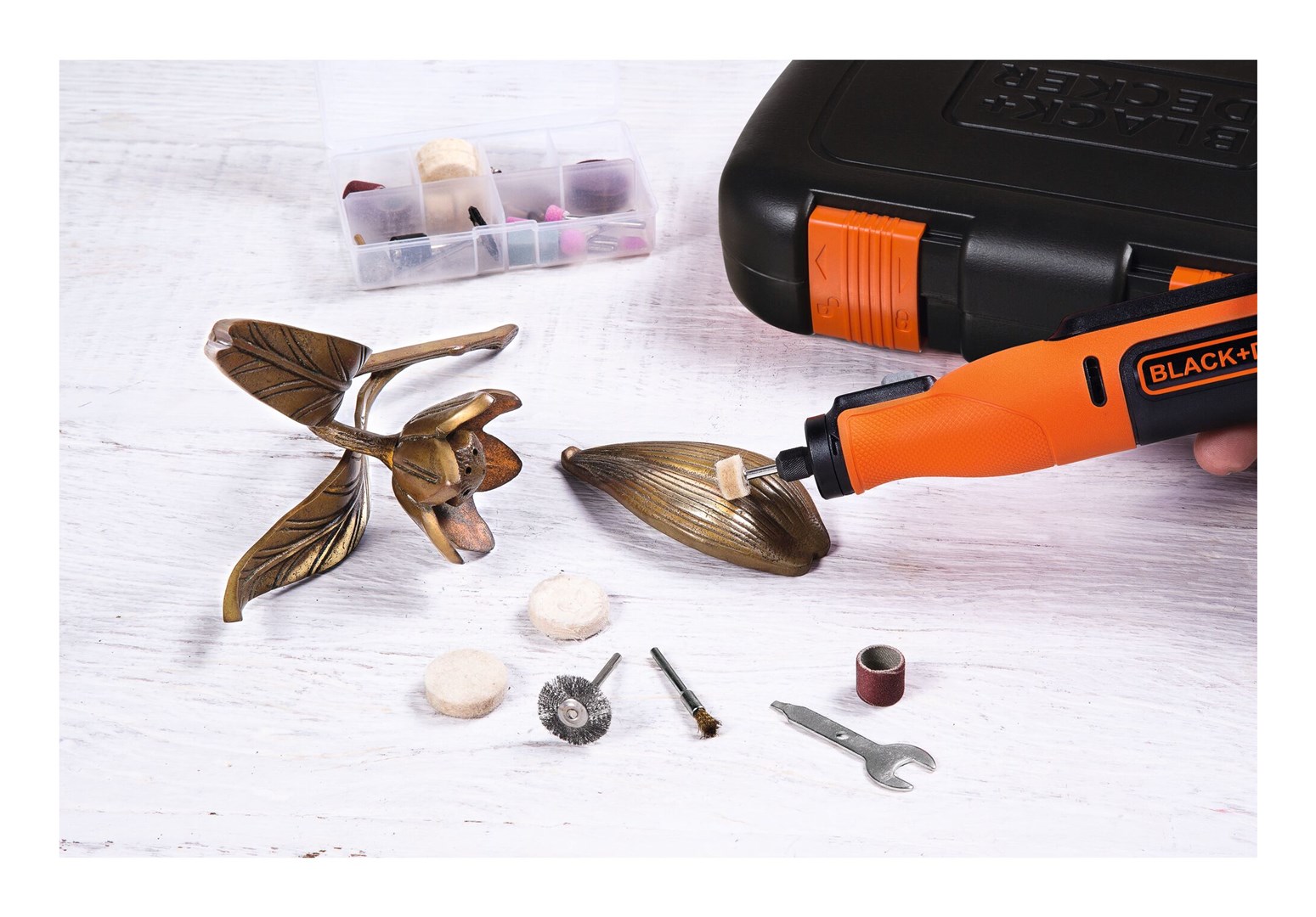 Black & Decker BCRT8IK-XJ rotary multi-tool