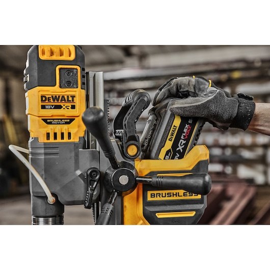 DeWALT DCD1623N-XJ drill Yellow