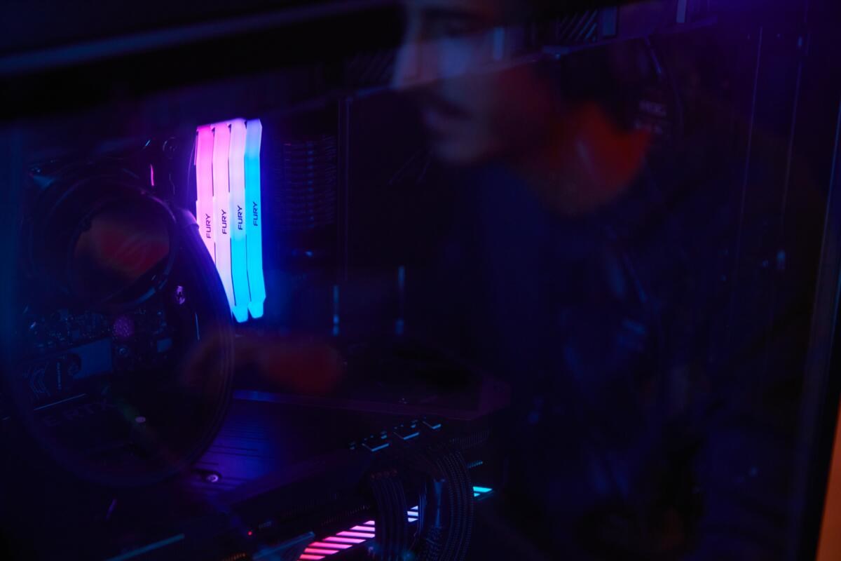 Kingston Technology FURY 16GB 7200MT/s DDR5 CL38 DIMM (Kit of 2) Renegade RGB XMP