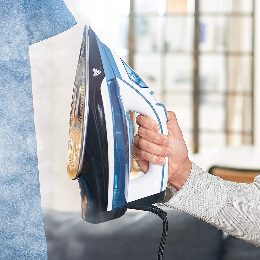 Steam iron Black+Decker BXIR2402E (2400W; white)