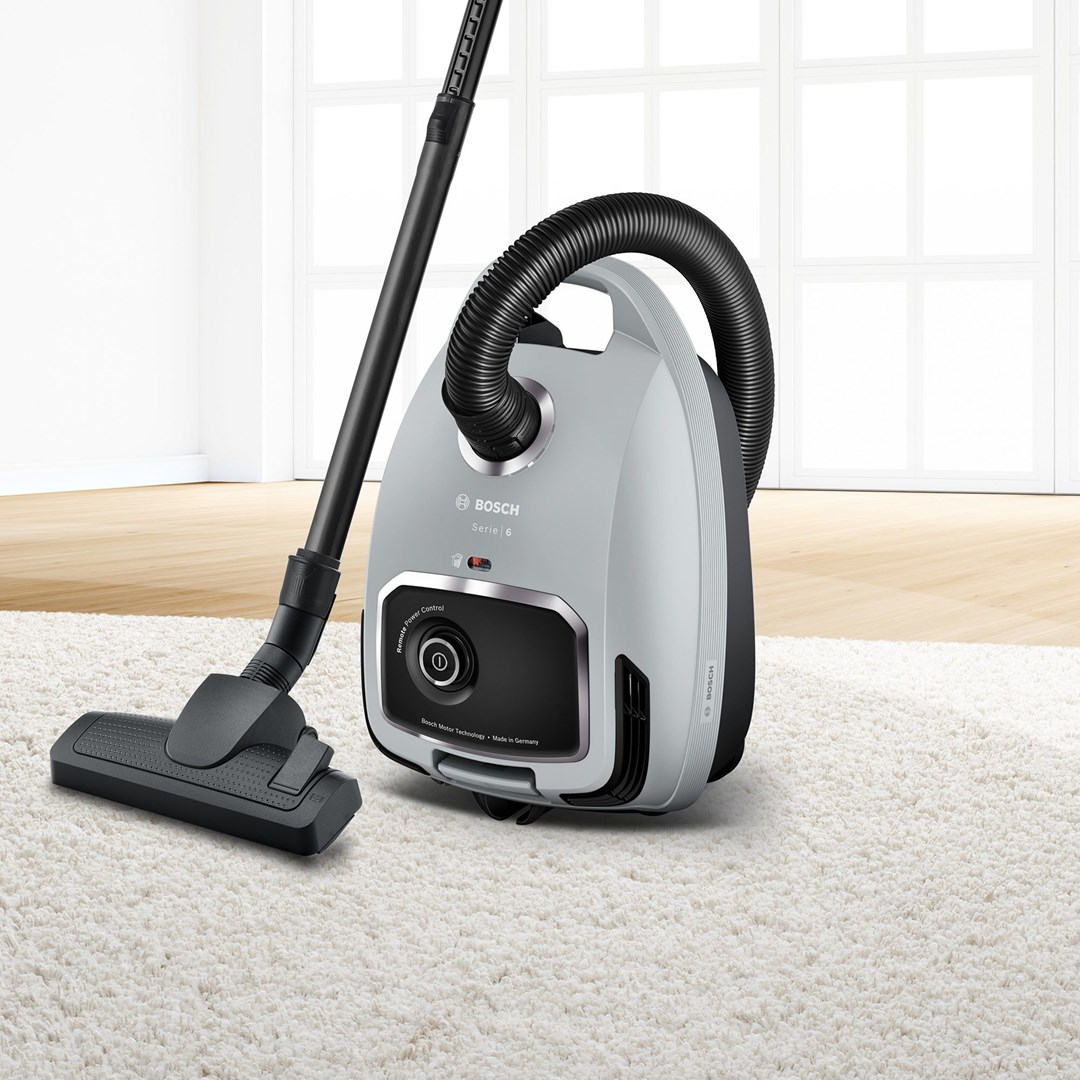 Bosch Serie 6 BGB6X330 vacuum 4 L Cylinder vacuum Dry 600 W Dust bag