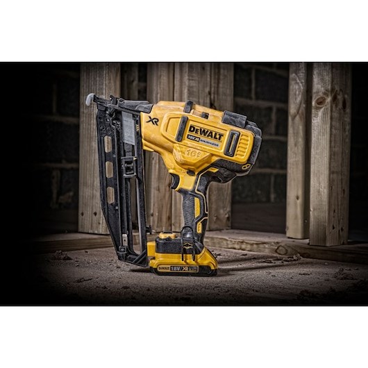 DeWALT DCN660D2-QW nailer/staple guns