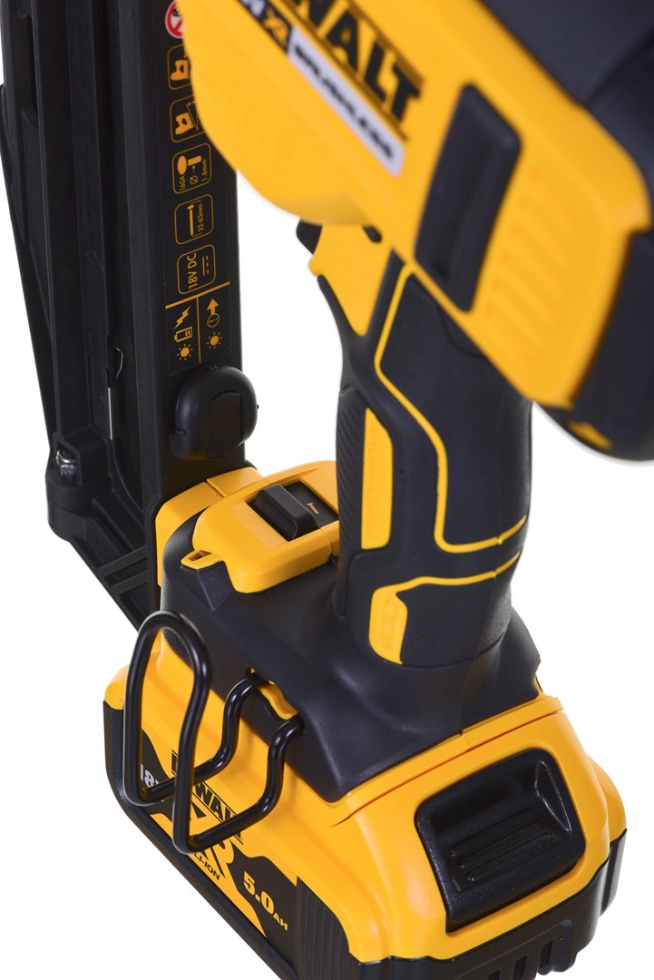 DeWALT DCN660P2-QW XR LI-ION 18V 2 Speed ??Nailer with Brushless Motor