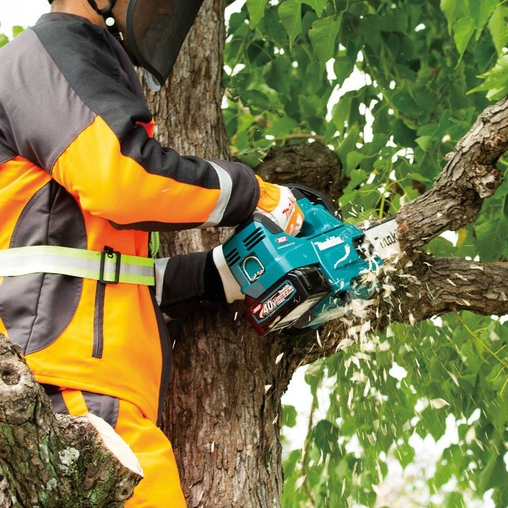 MAKITA. CHAINSAW 40V XGT UC004GM102 35cm 1x4.0Ah