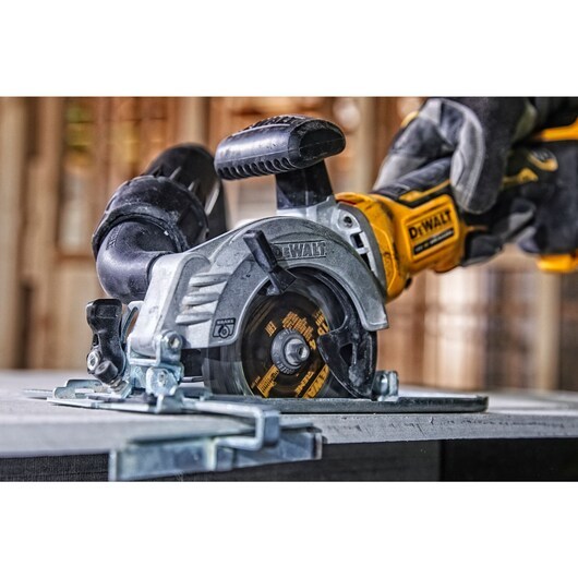 DeWALT DCS691N-XJ portable circular saw 11.5 cm Black  Yellow 4500 RPM 800 W