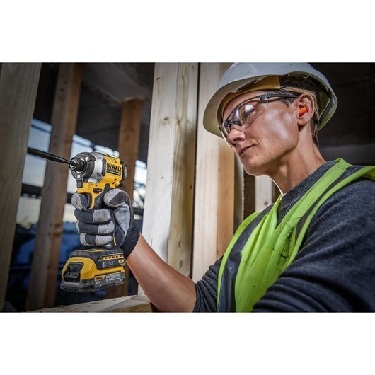DEWALT ZAKRĘTARKA UDAROWA 18V 2x1 7Ah POWERSTACK DCF850E2T