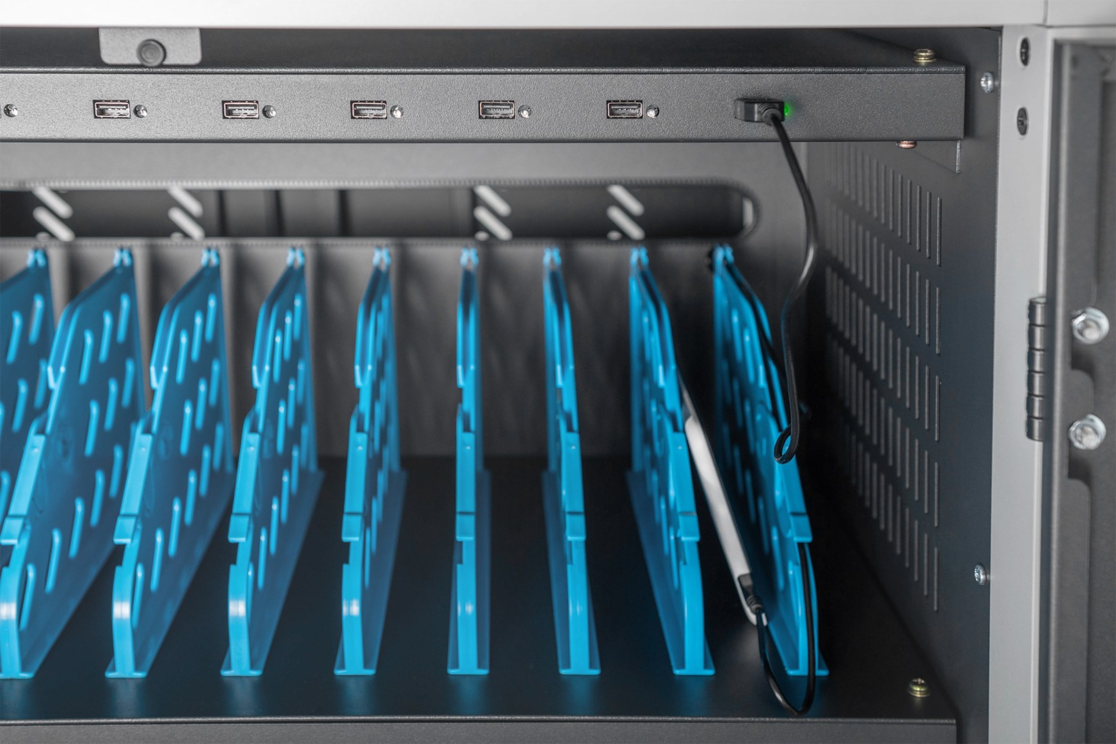 Digitus Mobile charging cabinet for notebooks / tablets up to 15.6 inch, data synchronization, UV-C