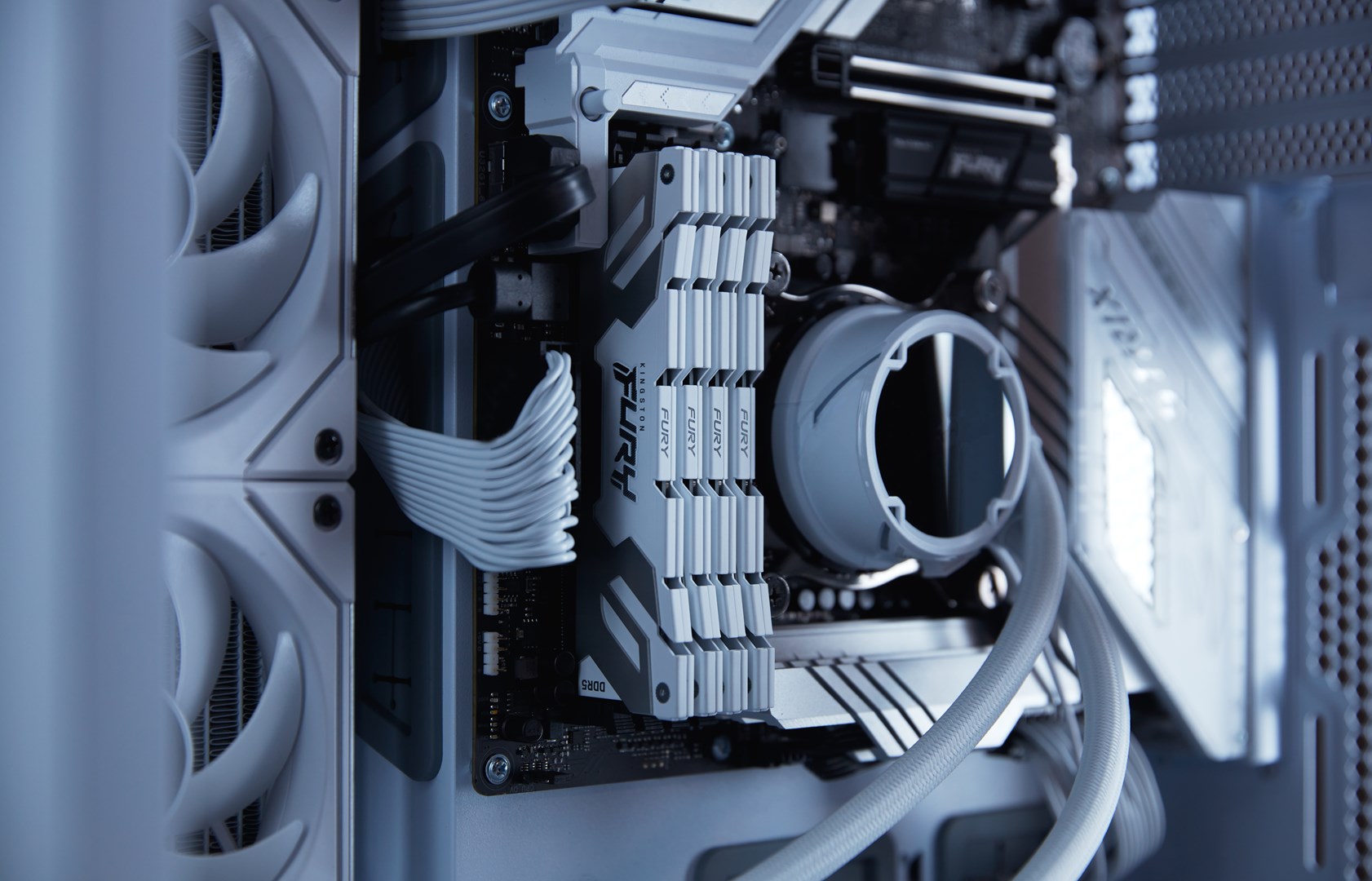 Kingston Technology FURY 16GB 6400MT/s DDR5 CL32 DIMM Renegade White XMP