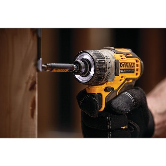 DEWALT. WKRĘTARKA 12V 1/4  DCF601D2 8Nm 2x2 0Ah