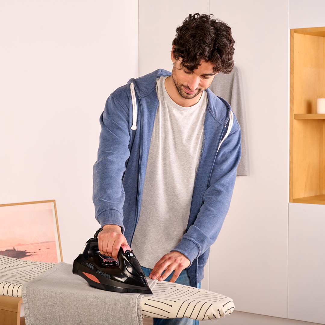 Steam iron Black+Decker BXIR3000E (3000W; black)