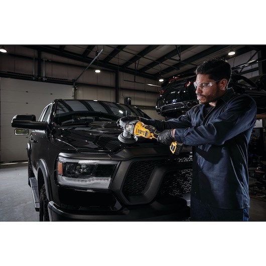 DeWALT DCM848P2-QW car polisher